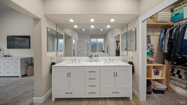 1843 Bella Vista Way, Santa Rosa, CA 95403