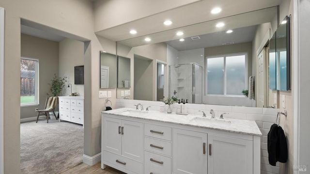 1843 Bella Vista Way, Santa Rosa, CA 95403