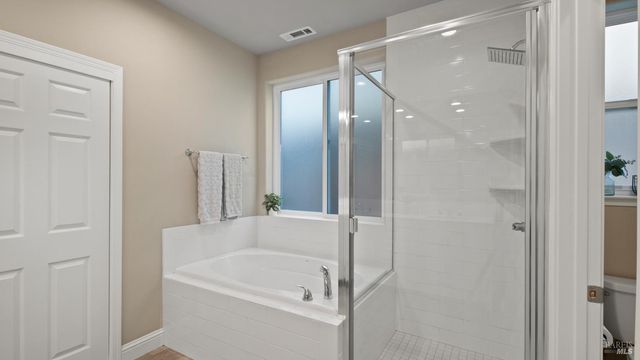 1843 Bella Vista Way, Santa Rosa, CA 95403