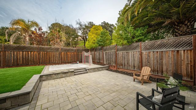 1843 Bella Vista Way, Santa Rosa, CA 95403