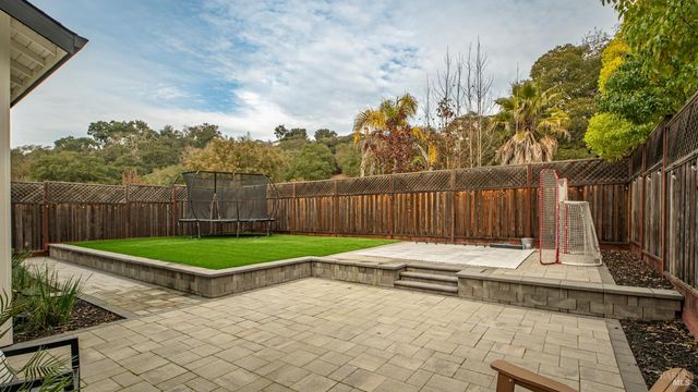 1843 Bella Vista Way, Santa Rosa, CA 95403