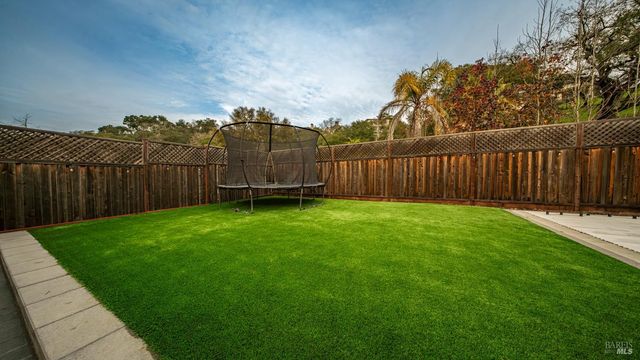 1843 Bella Vista Way, Santa Rosa, CA 95403