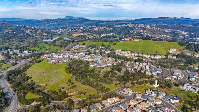 1843 Bella Vista Way, Santa Rosa, CA 95403