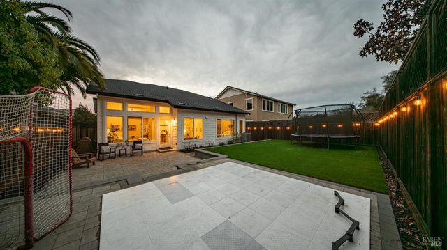 1843 Bella Vista Way, Santa Rosa, CA 95403