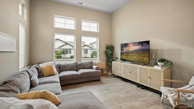 1843 Bella Vista Way, Santa Rosa, CA 95403