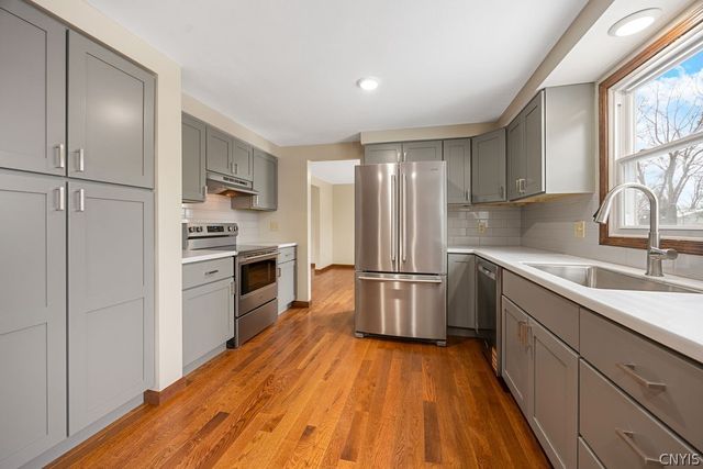 4957 Look Kinney Circle, Clay, NY 13088