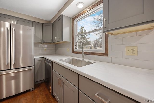 4957 Look Kinney Circle, Clay, NY 13088