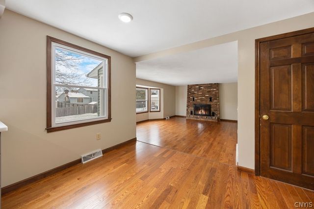 4957 Look Kinney Circle, Clay, NY 13088