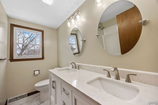 4957 Look Kinney Circle, Clay, NY 13088