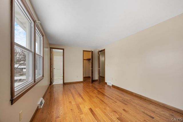 4957 Look Kinney Circle, Clay, NY 13088
