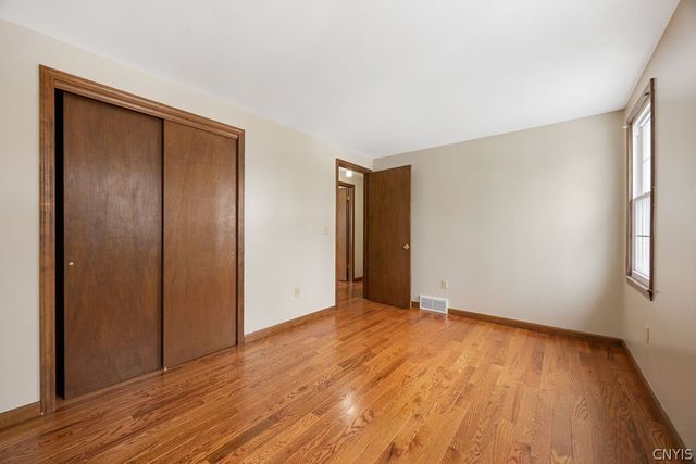 4957 Look Kinney Circle, Clay, NY 13088