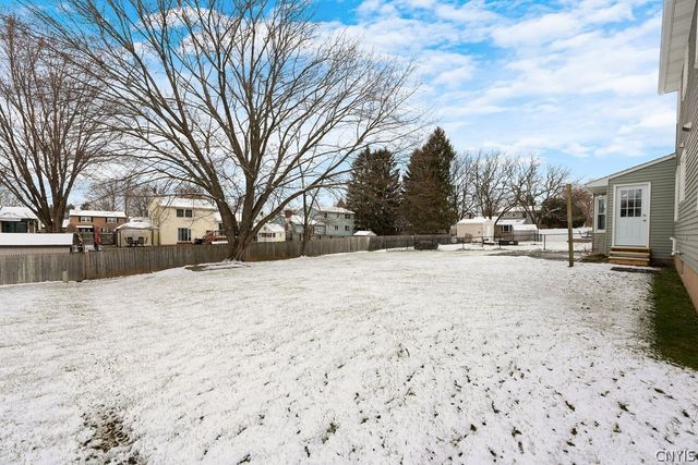 4957 Look Kinney Circle, Clay, NY 13088