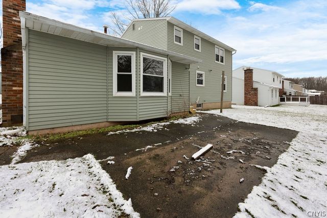 4957 Look Kinney Circle, Clay, NY 13088