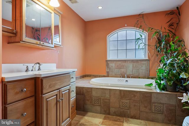 302 AUSTIN AVE, Barrington, NJ 08007