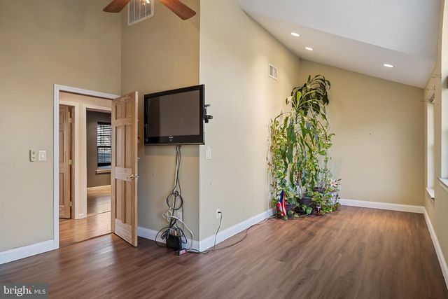 302 AUSTIN AVE, Barrington, NJ 08007