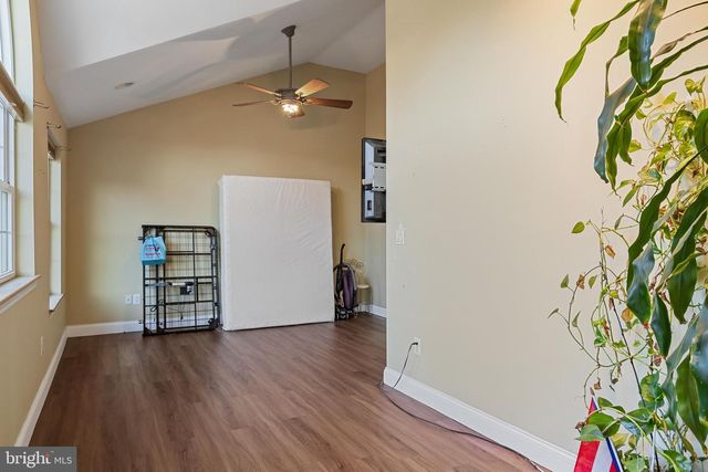 302 AUSTIN AVE, Barrington, NJ 08007