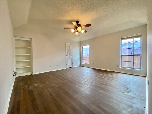 2820 Whitehurst Drive, Fort Worth, TX 76133