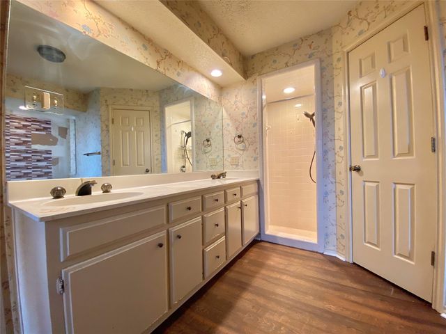 2820 Whitehurst Drive, Fort Worth, TX 76133