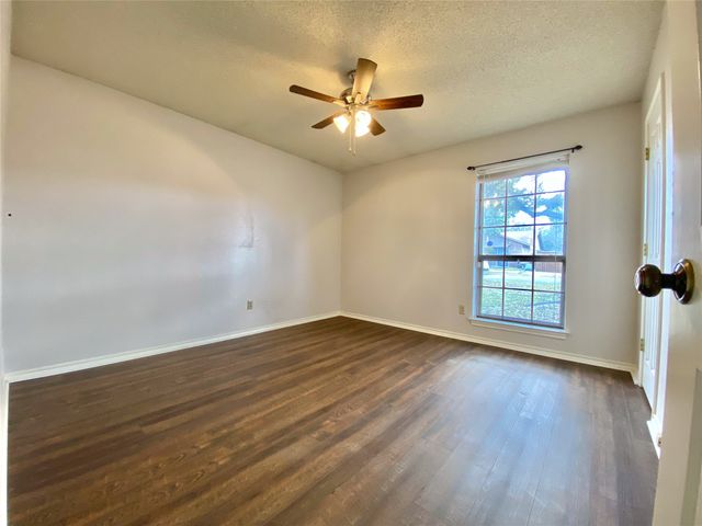 2820 Whitehurst Drive, Fort Worth, TX 76133