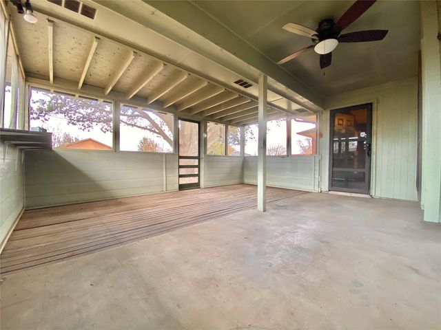 2820 Whitehurst Drive, Fort Worth, TX 76133