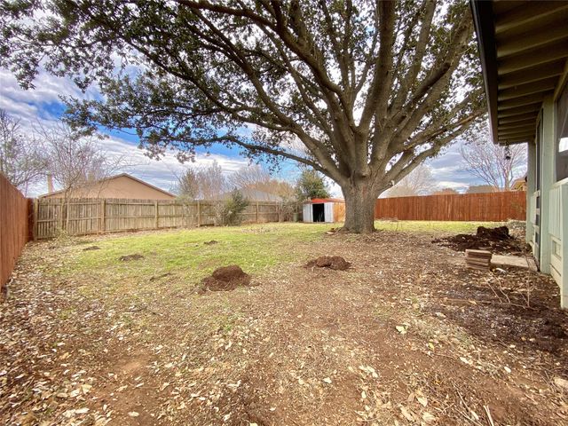 2820 Whitehurst Drive, Fort Worth, TX 76133