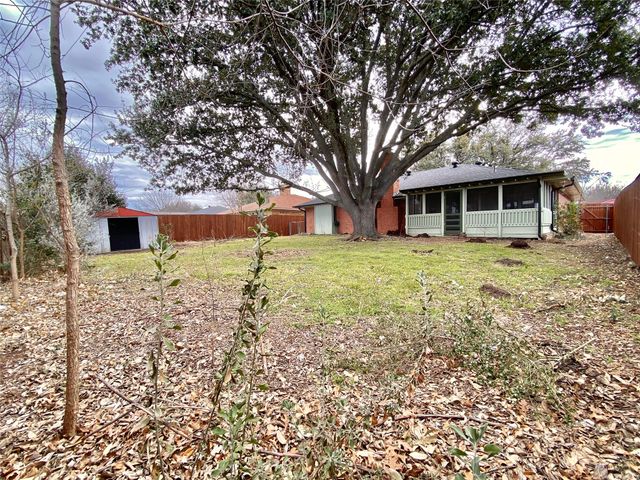 2820 Whitehurst Drive, Fort Worth, TX 76133