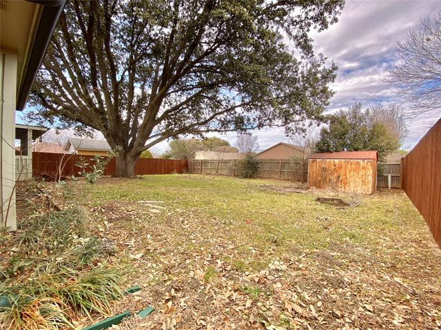 2820 Whitehurst Drive, Fort Worth, TX 76133