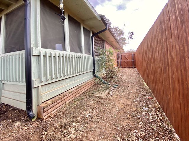 2820 Whitehurst Drive, Fort Worth, TX 76133