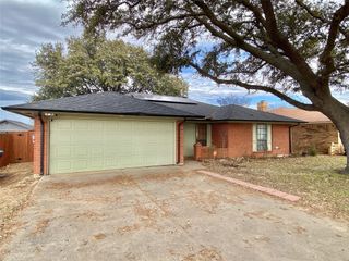 2820 Whitehurst Drive, Fort Worth, TX 76133