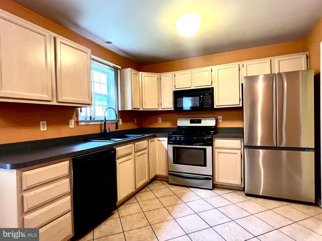 6306 DARLINGTON DR, Harrisburg, PA 17112