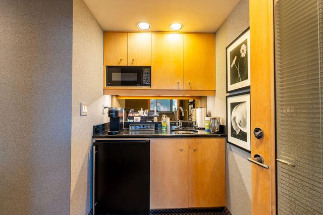 181 Civic Drive 1, Palm Springs, CA 92262