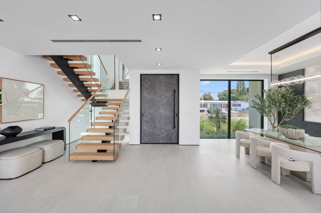 2825 NE 27TH Street, Fort Lauderdale, FL 33306