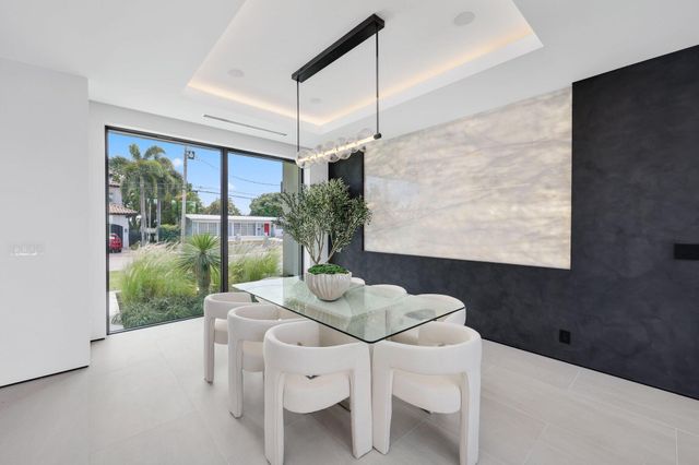 2825 NE 27TH Street, Fort Lauderdale, FL 33306