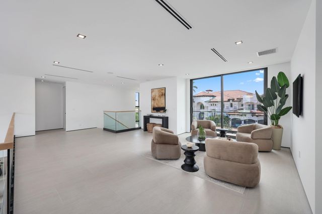 2825 NE 27TH Street, Fort Lauderdale, FL 33306