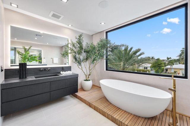 2825 NE 27TH Street, Fort Lauderdale, FL 33306