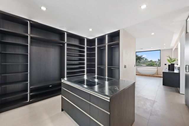 2825 NE 27TH Street, Fort Lauderdale, FL 33306