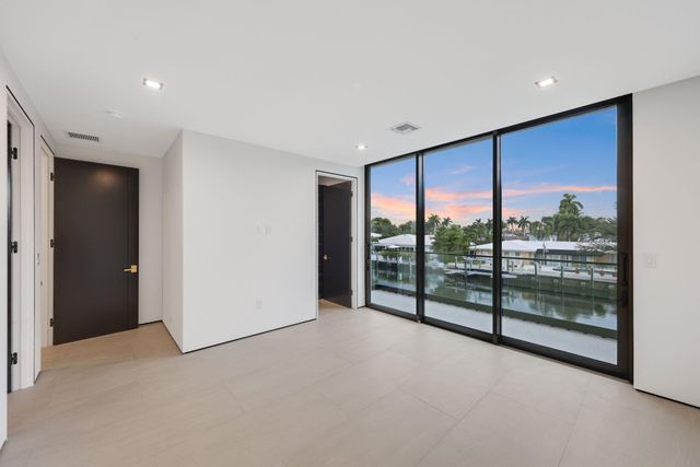 2825 NE 27TH Street, Fort Lauderdale, FL 33306