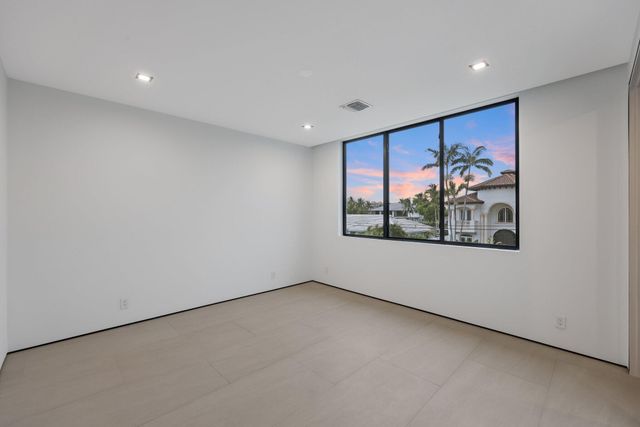 2825 NE 27TH Street, Fort Lauderdale, FL 33306
