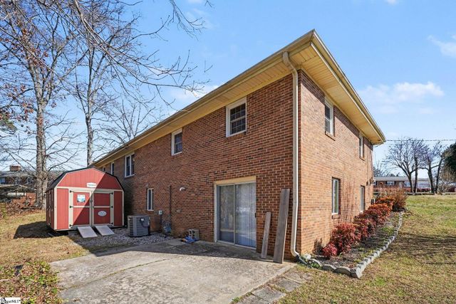 22 Woodridge Drive, Greenville, SC 29611