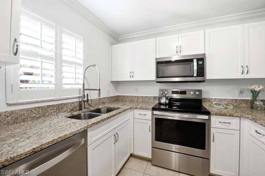 9076 Gervais CIR 405, NAPLES, FL 34120 — photo 3