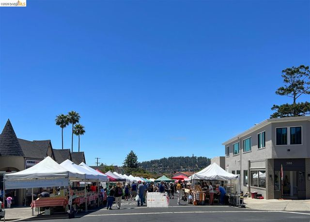 141 Saint Albans Rd, Kensington, CA 94708