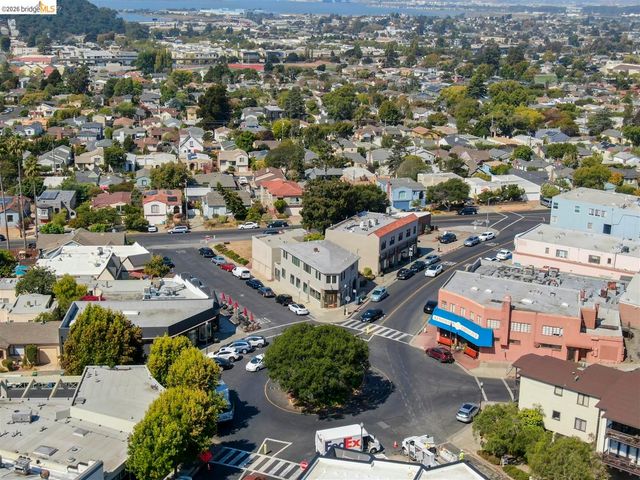 141 Saint Albans Rd, Kensington, CA 94708