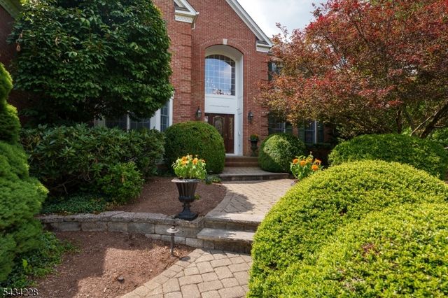 7 Silver Maple Ct, Montgomery Twp., NJ 08502