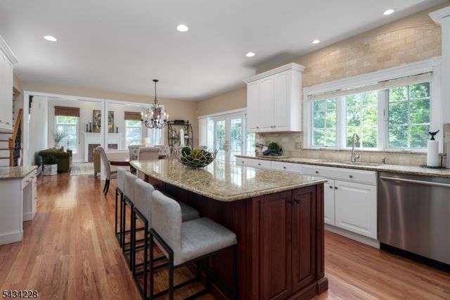 7 Silver Maple Ct, Montgomery Twp., NJ 08502