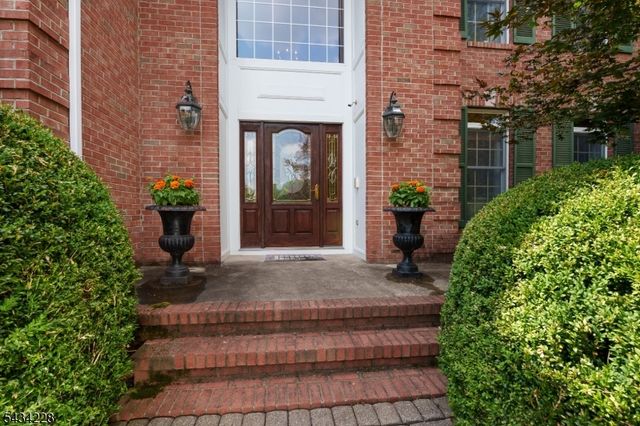 7 Silver Maple Ct, Montgomery Twp., NJ 08502