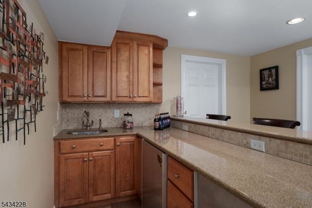 7 Silver Maple Ct, Montgomery Twp., NJ 08502