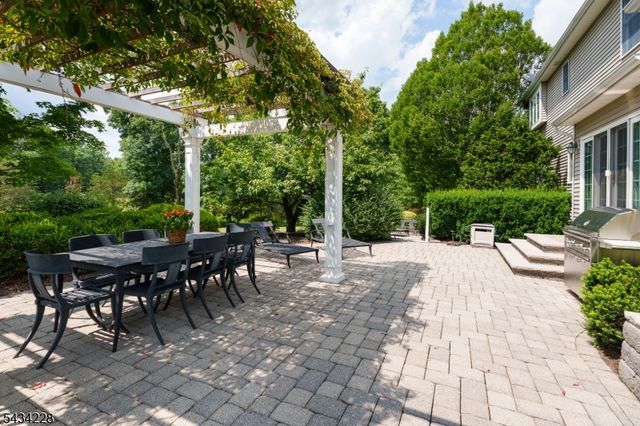 7 Silver Maple Ct, Montgomery Twp., NJ 08502