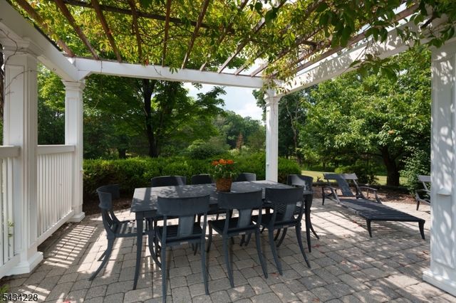7 Silver Maple Ct, Montgomery Twp., NJ 08502