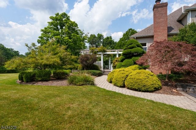 7 Silver Maple Ct, Montgomery Twp., NJ 08502