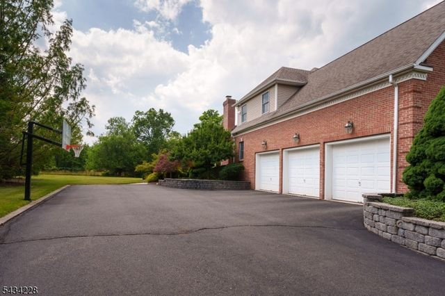 7 Silver Maple Ct, Montgomery Twp., NJ 08502